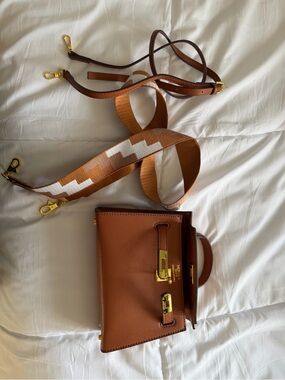 Brown Leather Top-Handle Women’s Bag with Detachable Strap